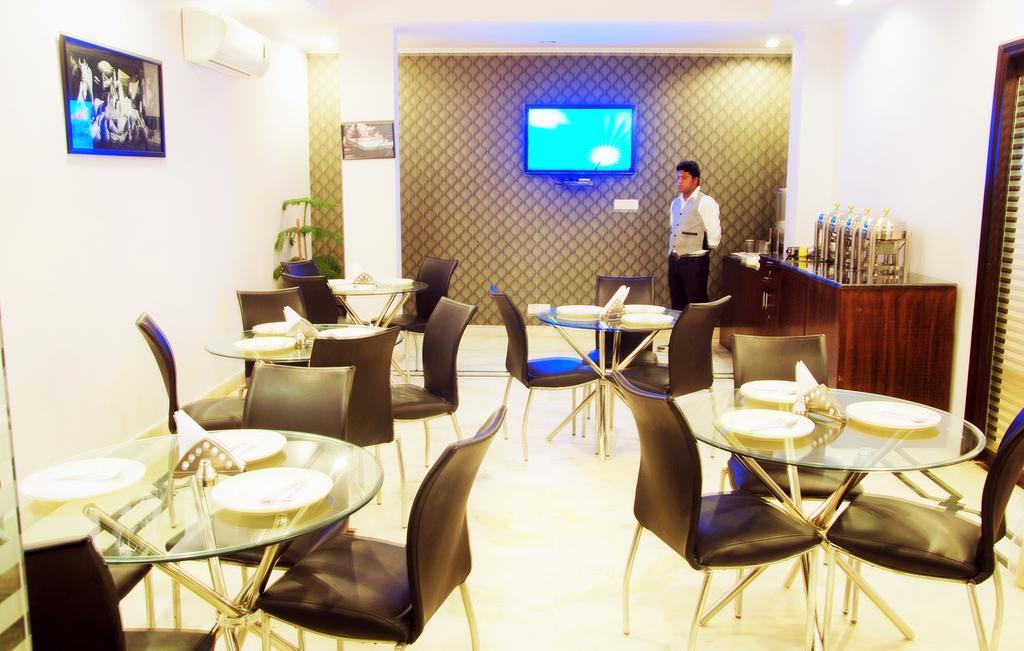 Hotel Deer Parkk Нью-Дели Экстерьер фото